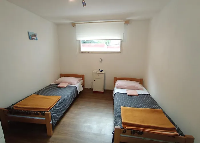 Simple Room For 2 With Bathroom Close To The Sea