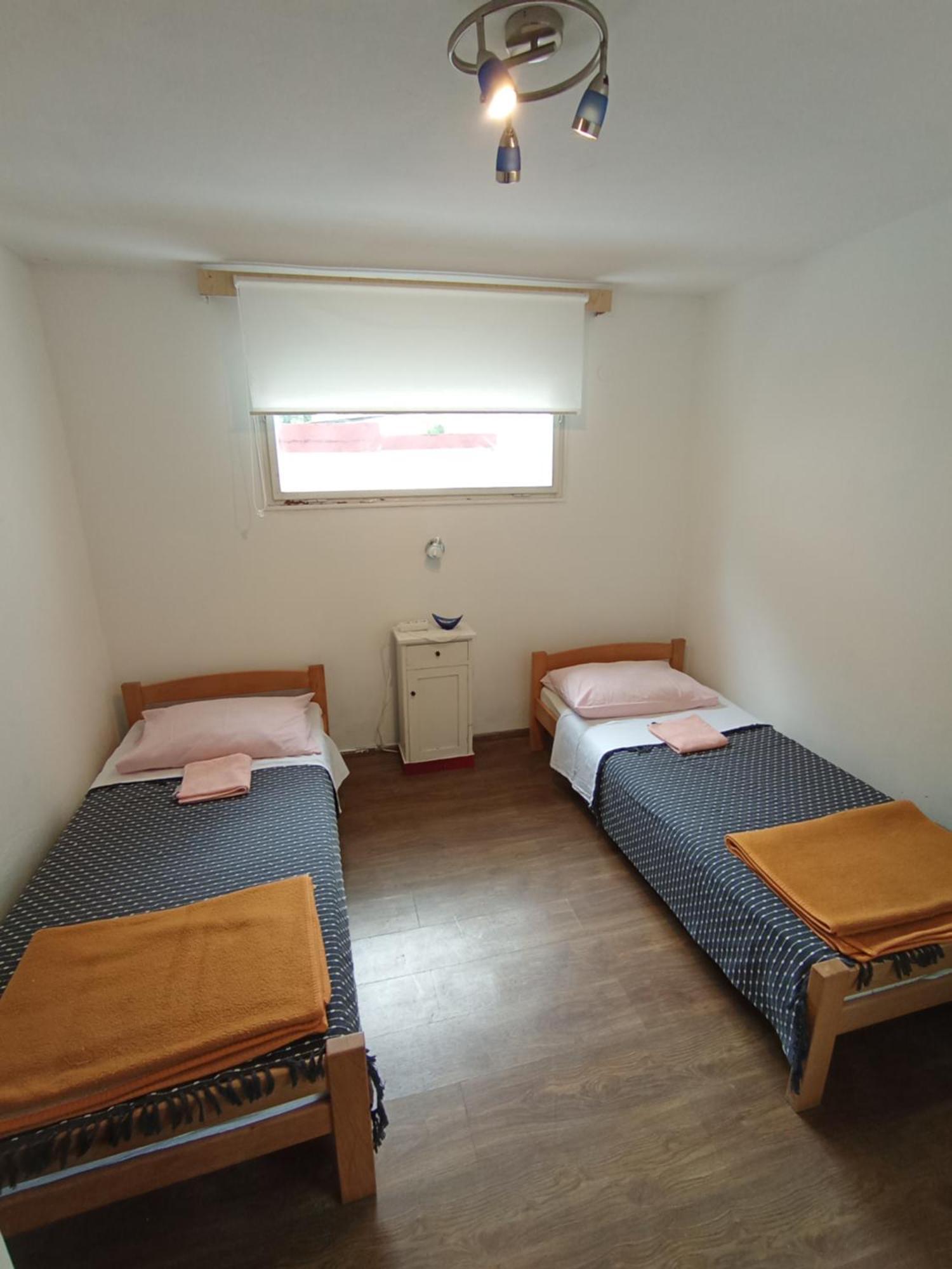 Simple For 2 With Bathroom Close To The Sea